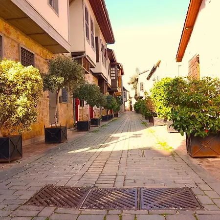 Lovely Flat With Balcony Near Hadrian's Gate Appartement Antalya