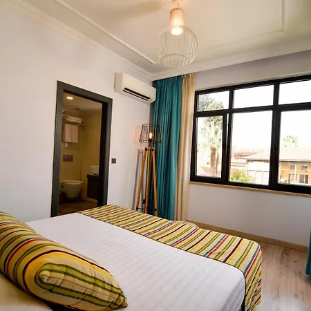 Апартаменты Lovely Flat With Balcony Near Hadrian's Gate