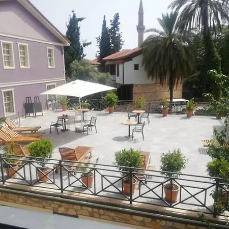 Апартаменты Lovely Flat With Balcony Near Hadrian's Gate *