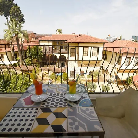 Apartamento Lovely Flat With Balcony Near Hadrian's Gate
