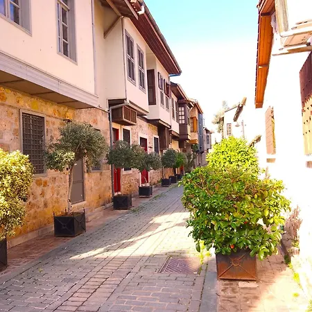 Apartment Lovely Flat With Balcony Near Hadrian's Gate *