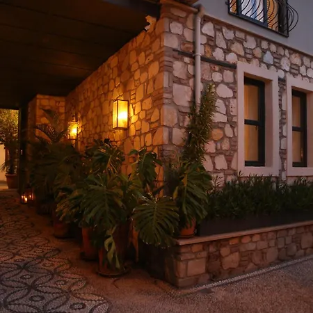 Lovely Flat With Balcony Near Hadrian's Gate * Antalya