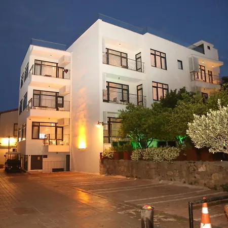 Lovely Flat With Balcony Near Hadrian's Gate Antalya