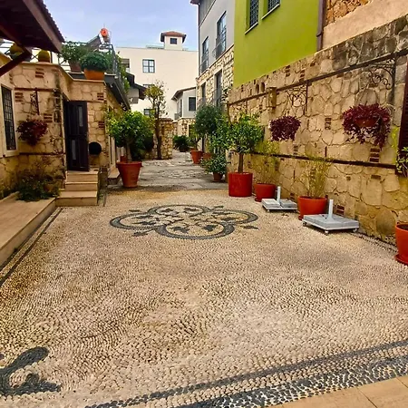 Lovely Flat With Balcony Near Hadrian's Gate Apartamento Antalya