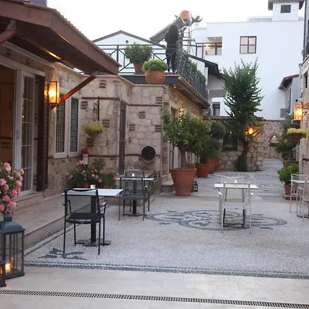 Lovely Flat With Balcony Near Hadrian's Gate Apartamento Antália